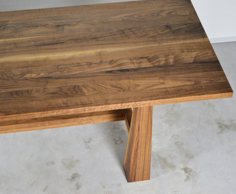 Tulip massief noten tafel - Afbeelding 4