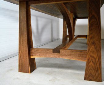 Tulip massief noten tafel - Afbeelding 3